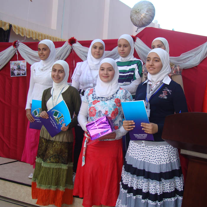 حفلة تورزيع الجلاءات  لطالبات المرحلة الإعدادية لعام 2009-2010 في فرع المعضمية 